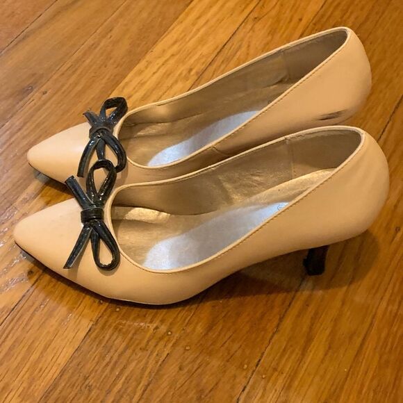 Light cream bow tie heels - Picture 2 of 3
